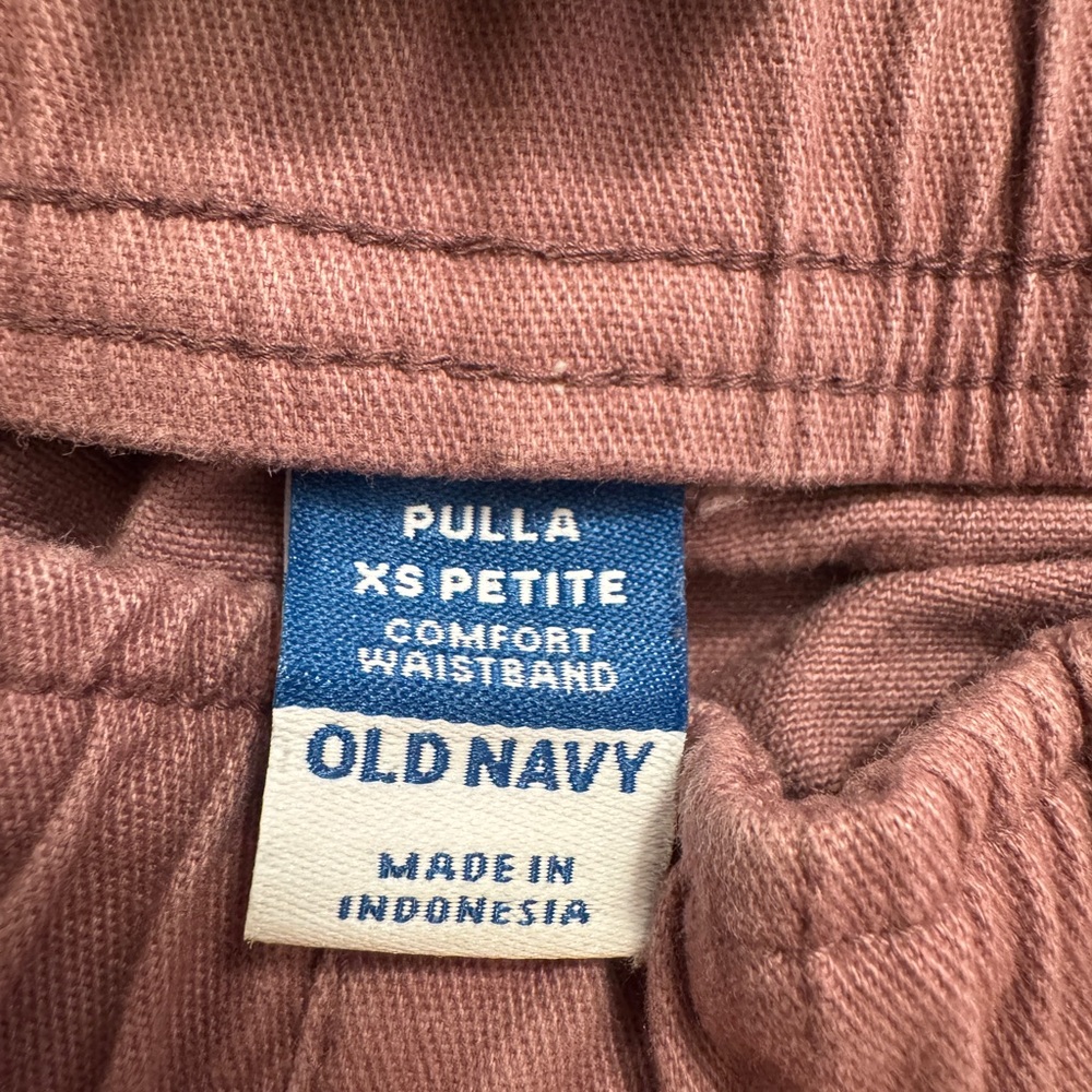 Old Navy Women’s Cargo Pants in Mauve - Picture 3 of 3